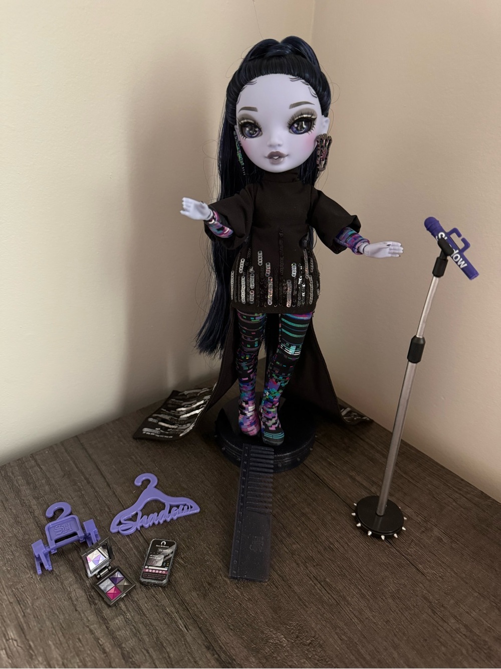 Shadow High Reina Glitch Crowne Doll Complete Like New Out of Box